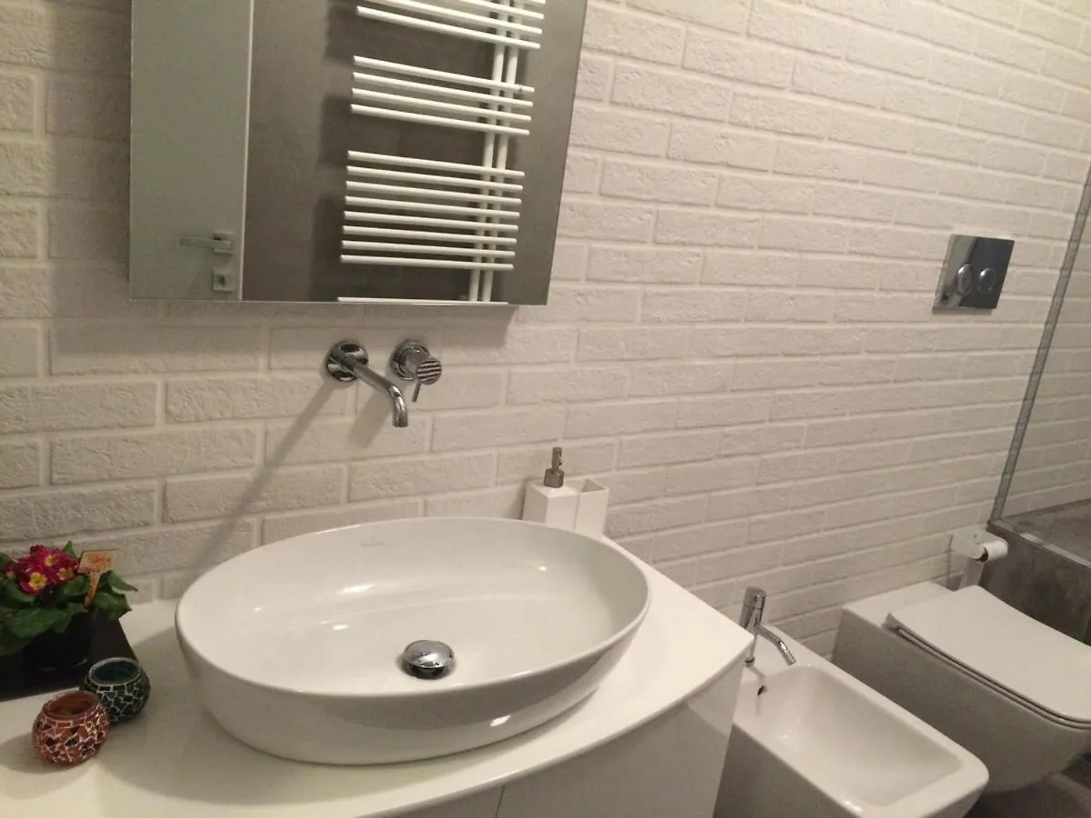 Cozy Apartment In Paolo Sarpi With Balcony ميلان