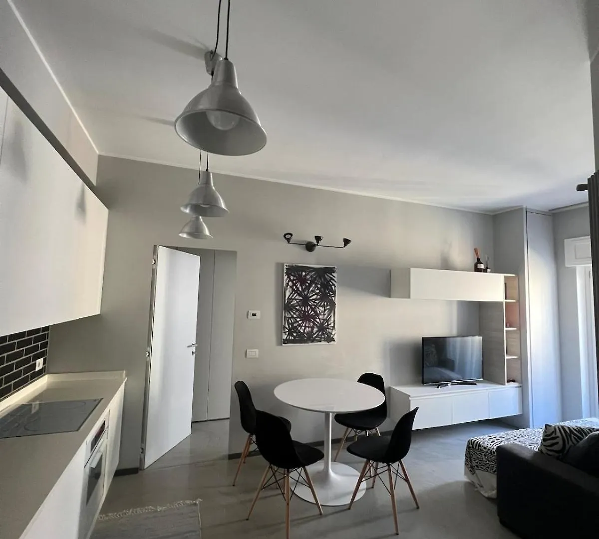 Cozy Apartment In Paolo Sarpi With Balcony ميلان 0*,  إيطاليا