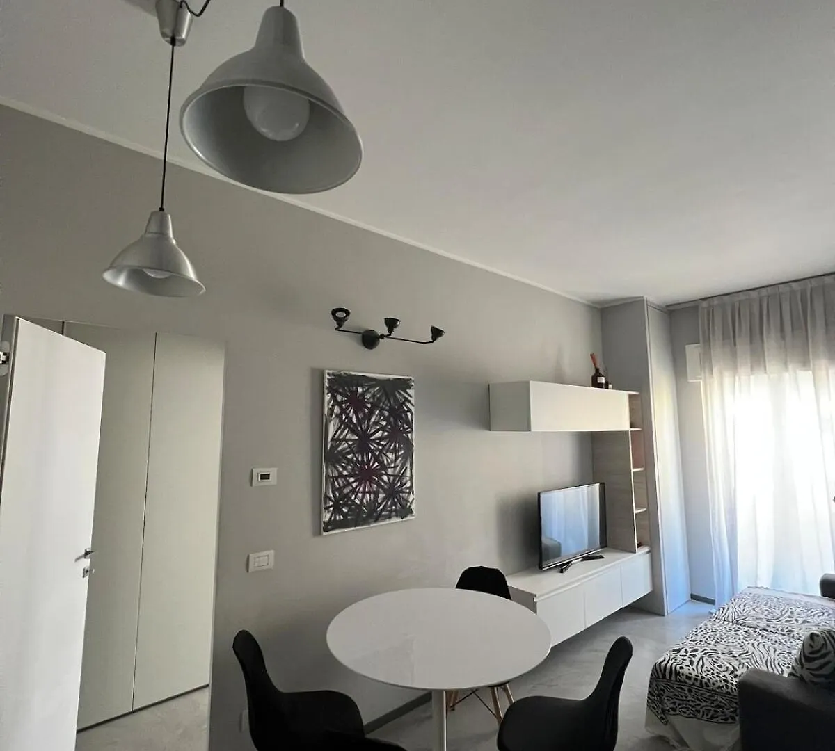 Cozy Apartment In Paolo Sarpi With Balcony ميلان
